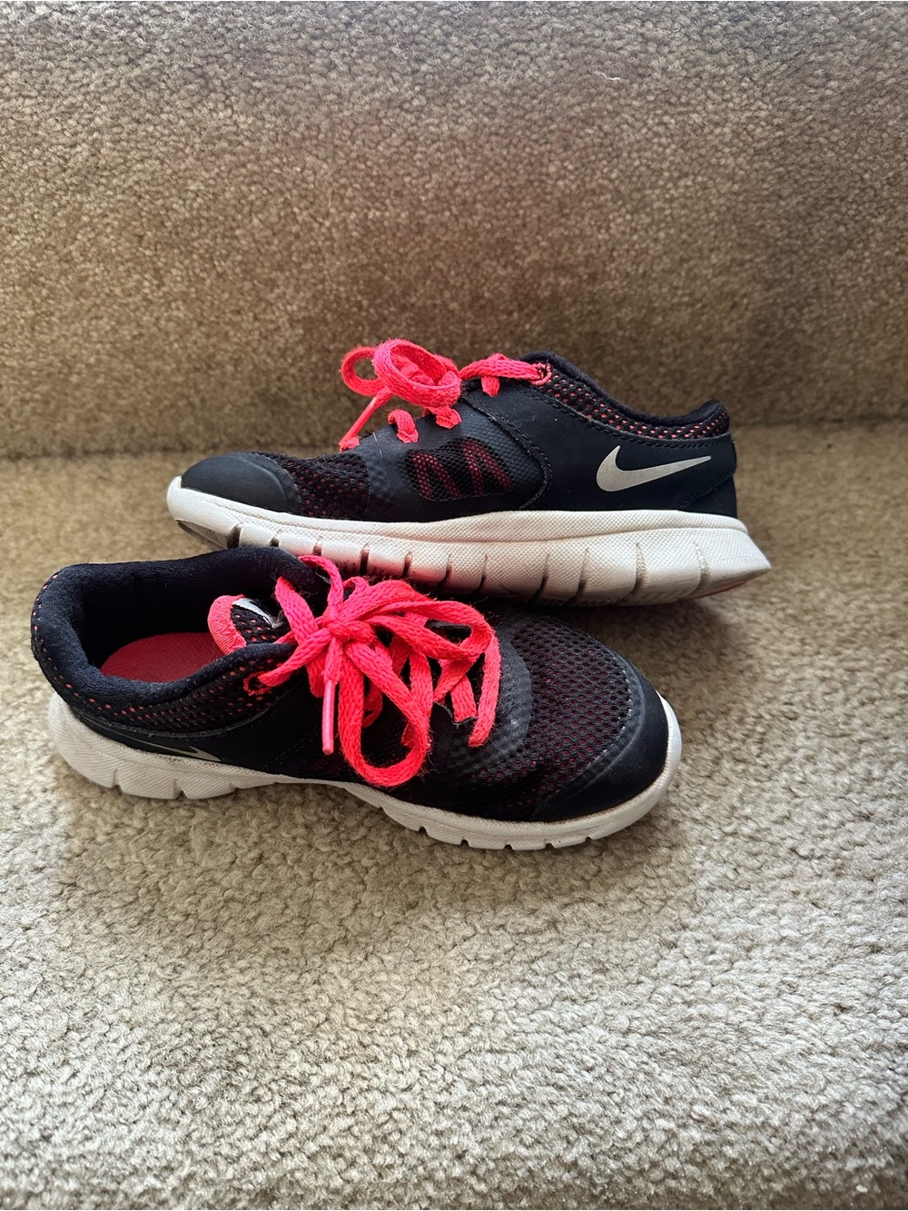 Nike Kids Black & Orange Athletic Sneakers